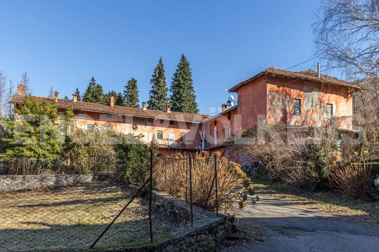 Immagine per Casale in Vendita a Porto Valtravaglia