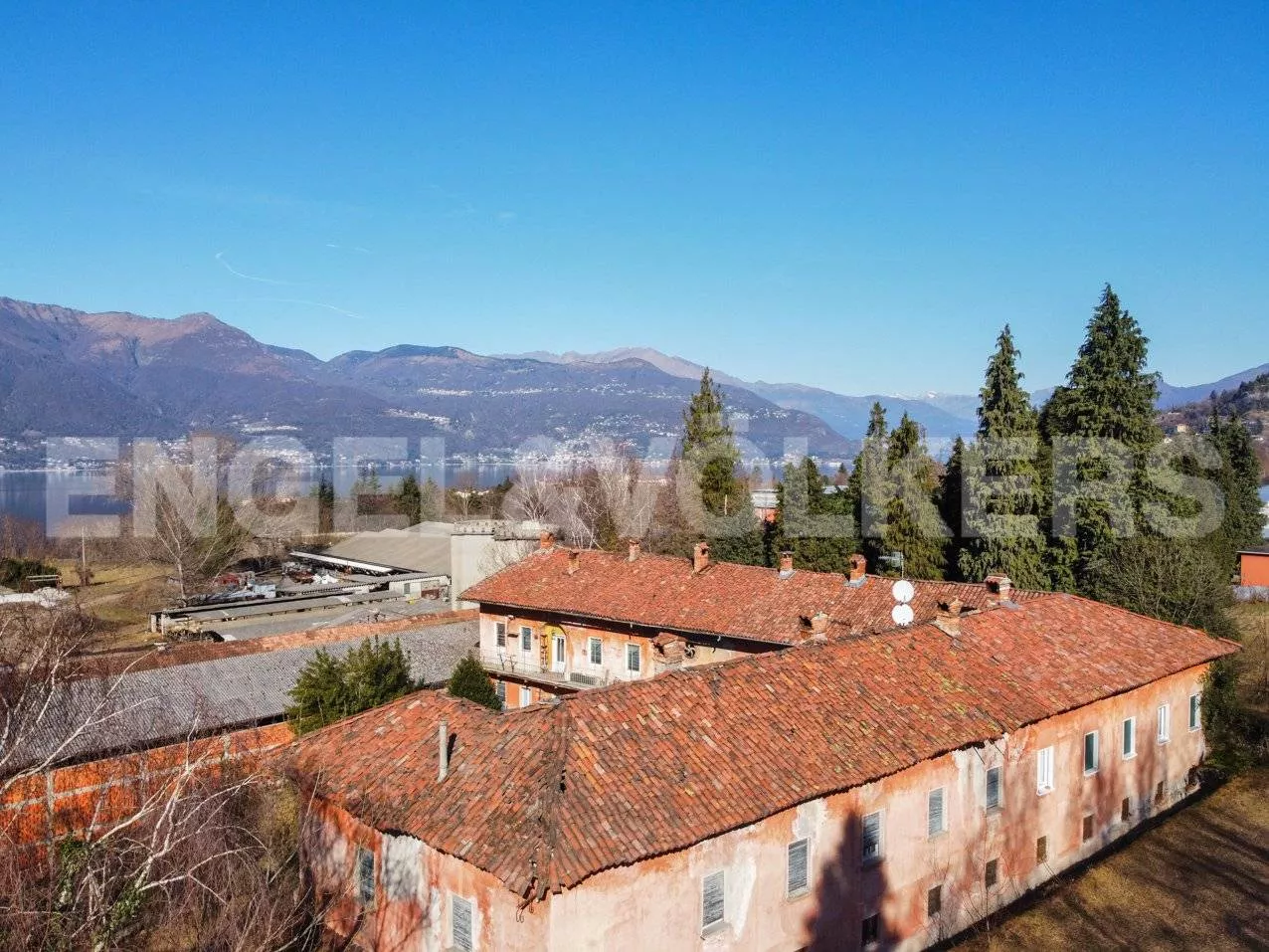 Immagine per Casale in Vendita a Porto Valtravaglia