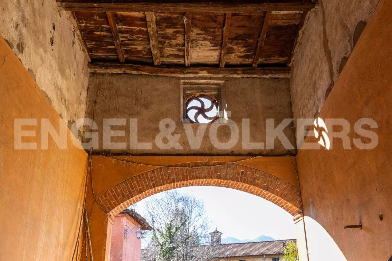 Immagine per Casale in Vendita a Porto Valtravaglia
