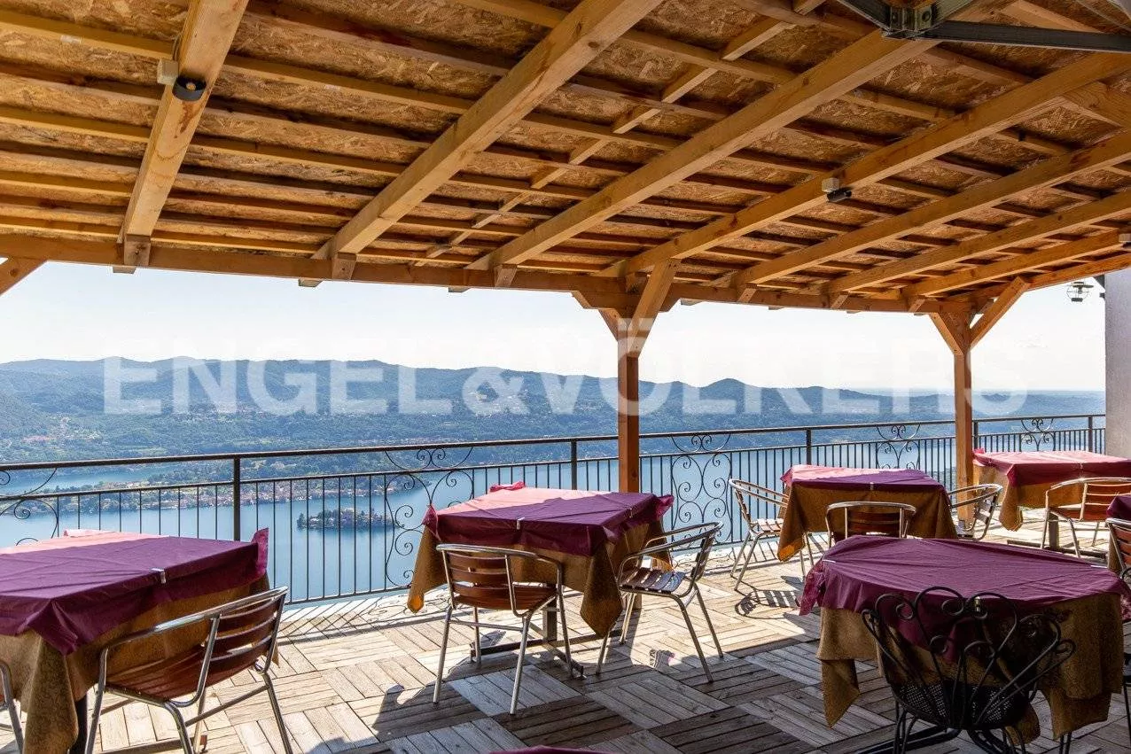 Immagine per Albergo in Vendita a Madonna Del Sasso Via Giuseppe Frua 31