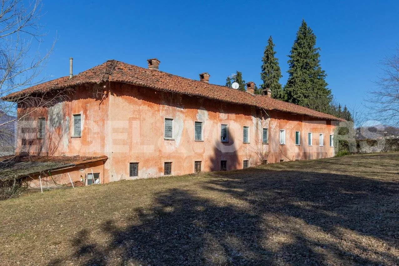 Immagine per Casale in Vendita a Porto Valtravaglia