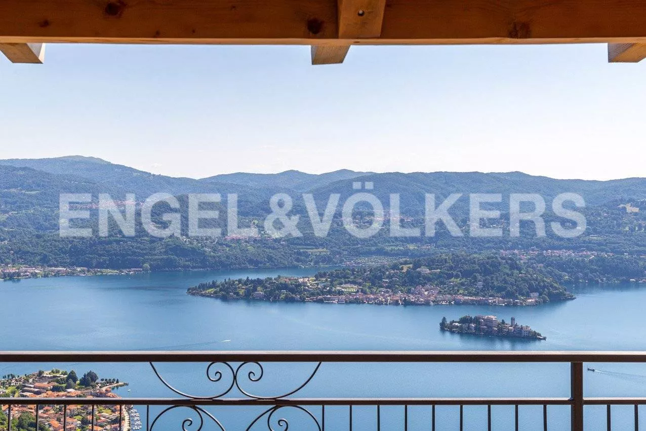 Immagine per Albergo in Vendita a Madonna Del Sasso Via Giuseppe Frua 31