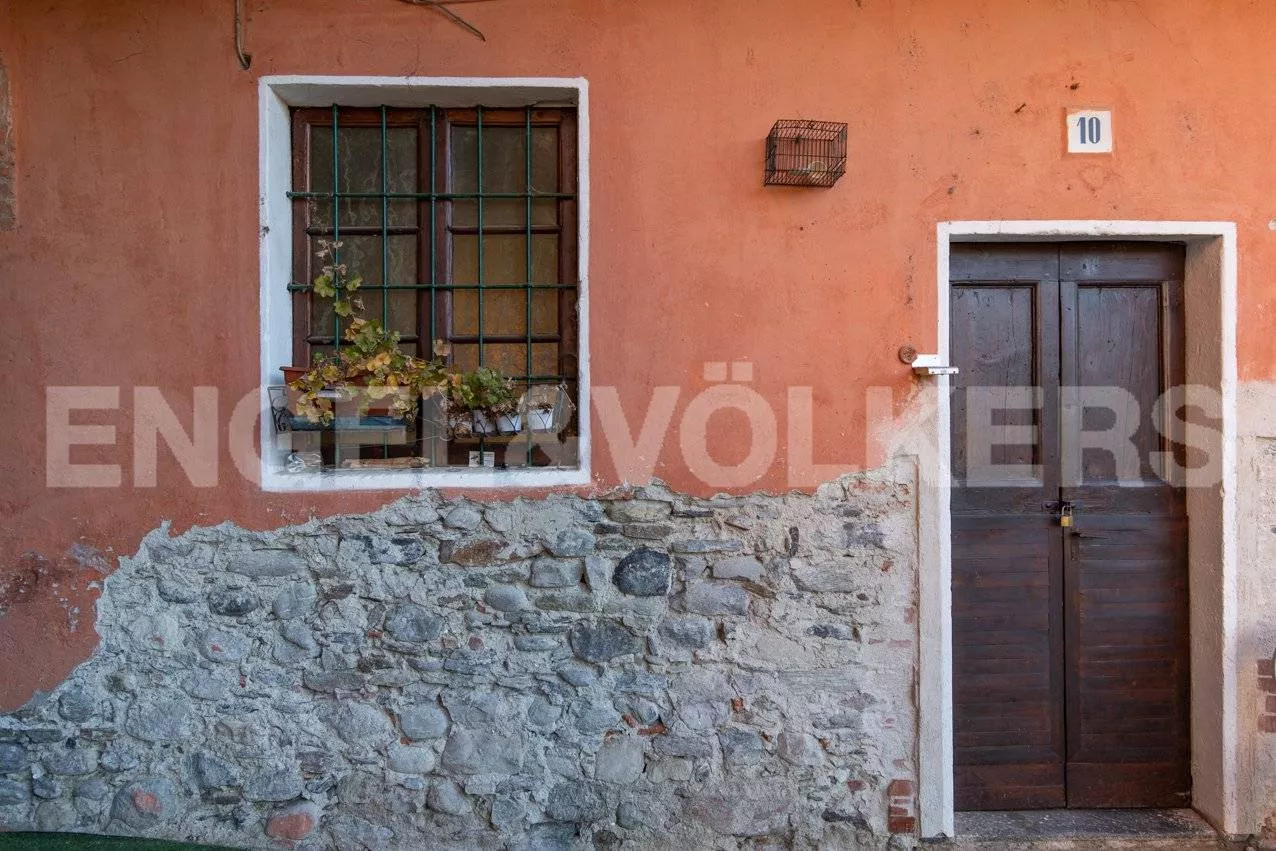 Immagine per Casale in Vendita a Porto Valtravaglia