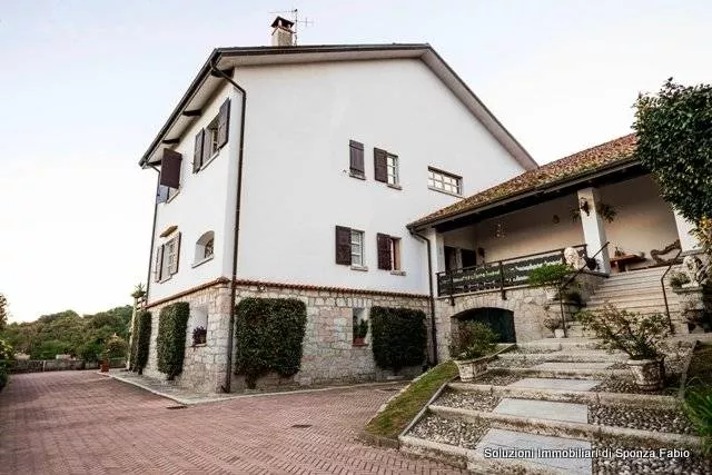 Immagine per Villa Plurifamiliare in Vendita a Baveno Via Due Riviere 88