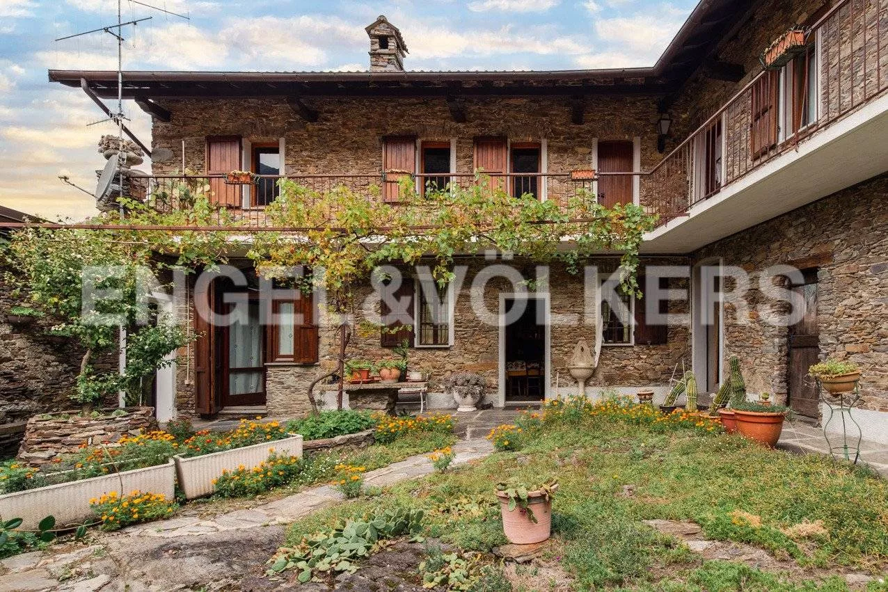 Immagine per Rustico in Vendita a Tronzano Lago Maggiore Via Belvedere