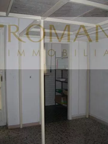 Locale Commerciale via Zumaglia, Parella, Torino