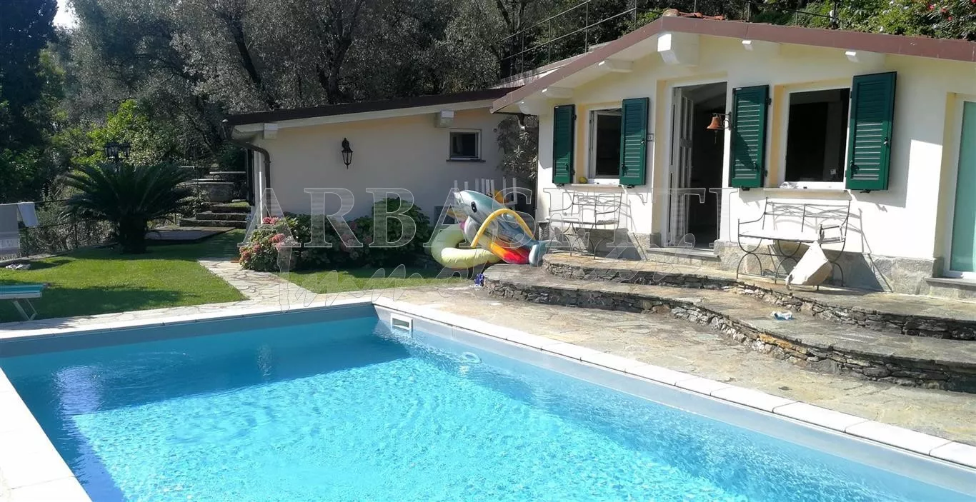 Immagine per Villa trifamiliare in vendita a Rapallo via Di Montemezzana 14