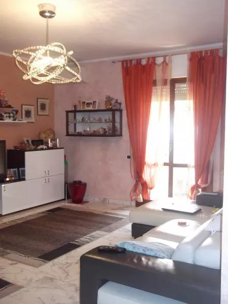 Casa Indipendente via Provinciale Carrara Avenza, Carrara