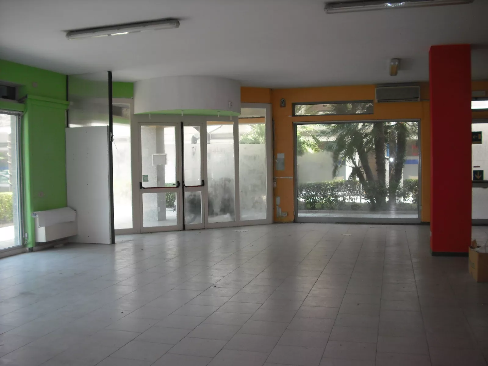 Immagine per Locale Commerciale in vendita a Massa delle pinete
