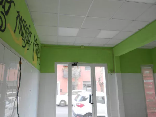 Locale Commerciale via Europa, Carrara