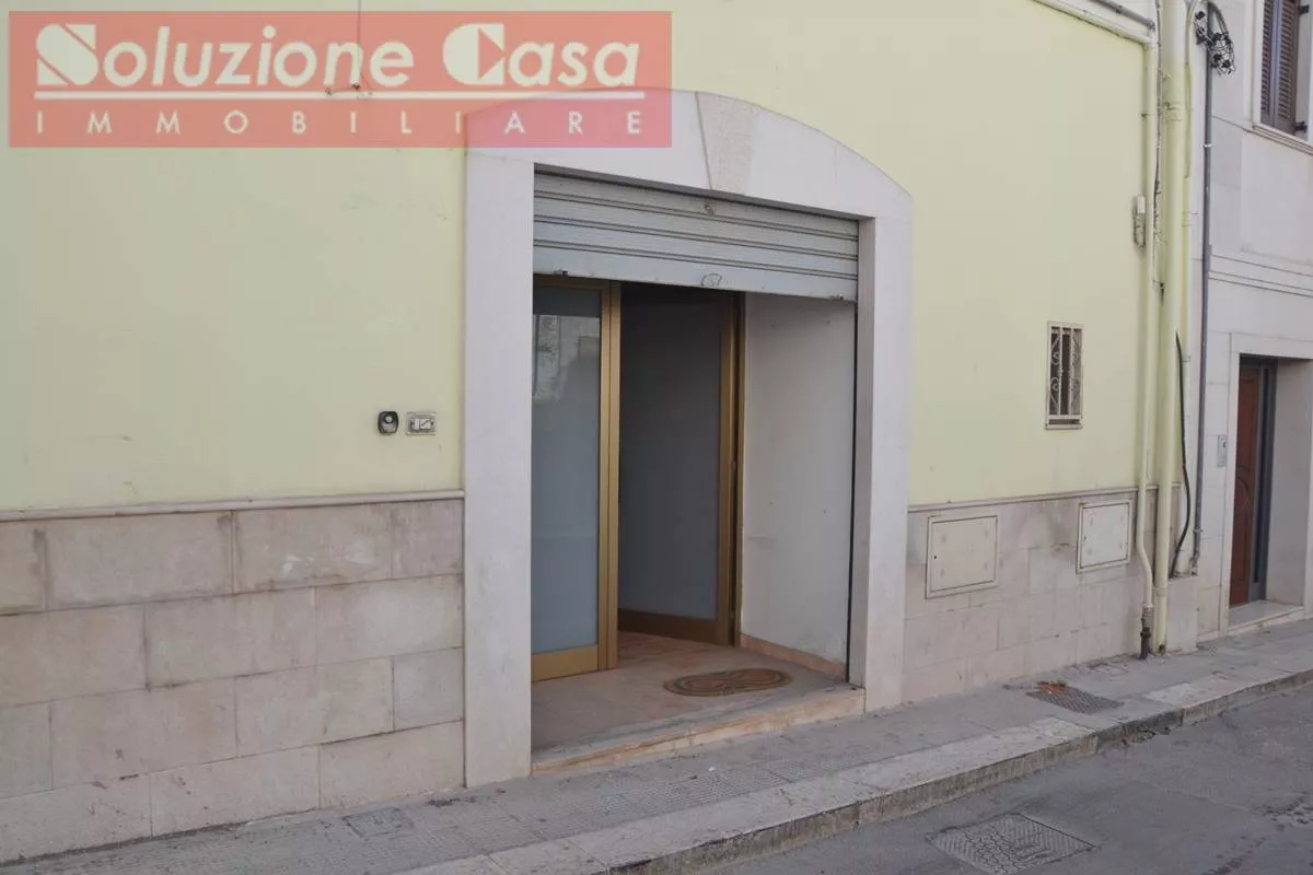 Immagine per Locale Commerciale in vednita a Canosa di Puglia via Andrea Doria