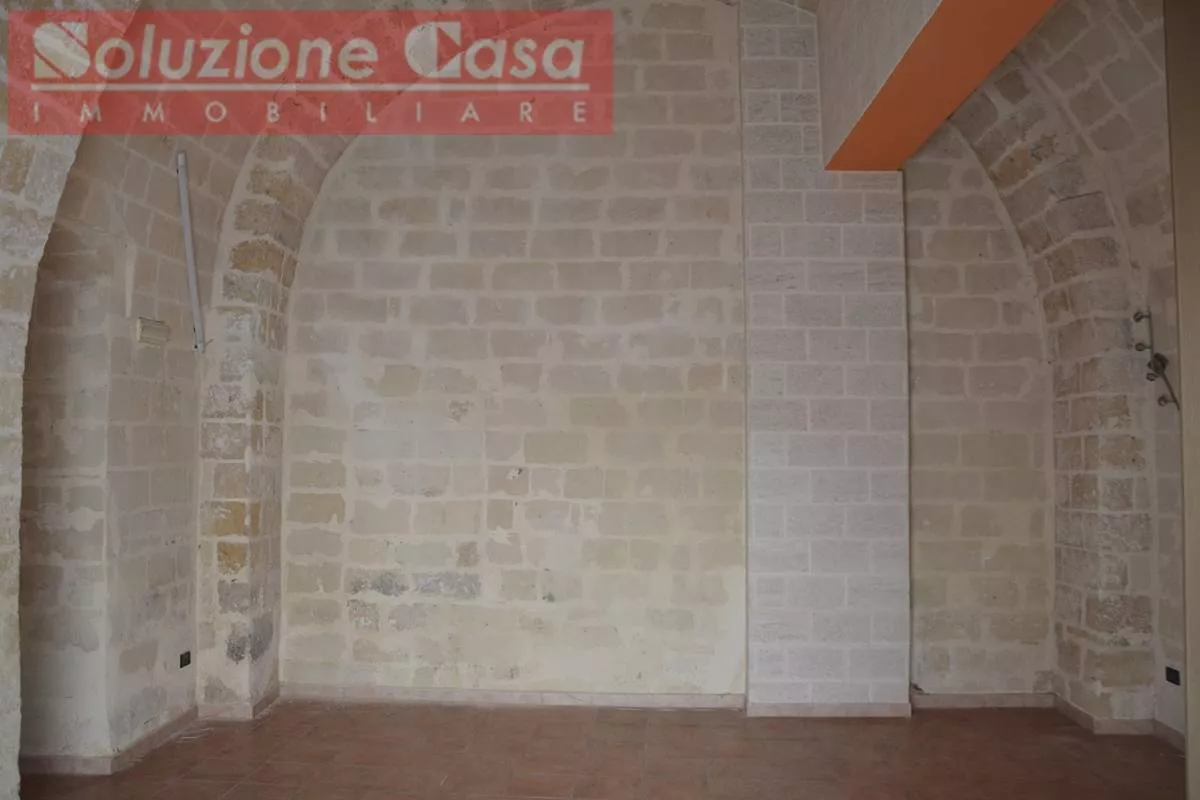 Immagine per Locale Commerciale in vednita a Canosa di Puglia via Andrea Doria