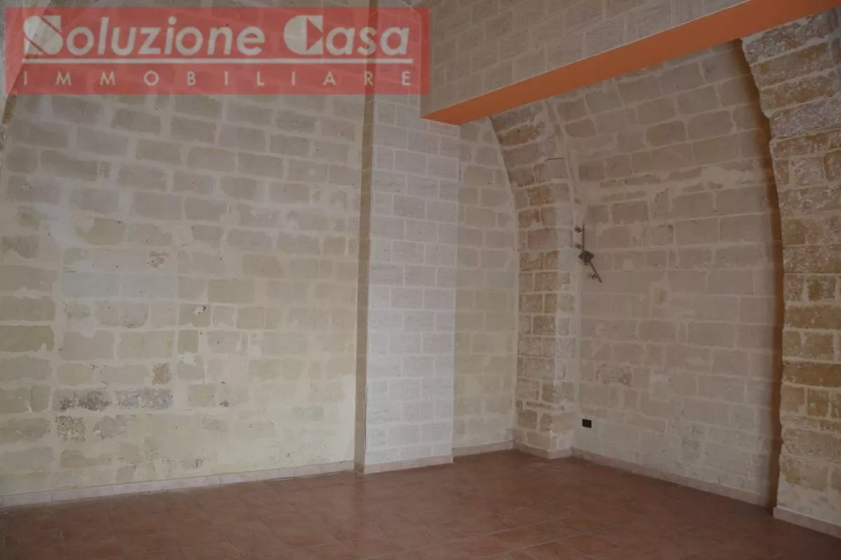 Immagine per Locale Commerciale in vednita a Canosa di Puglia via Andrea Doria