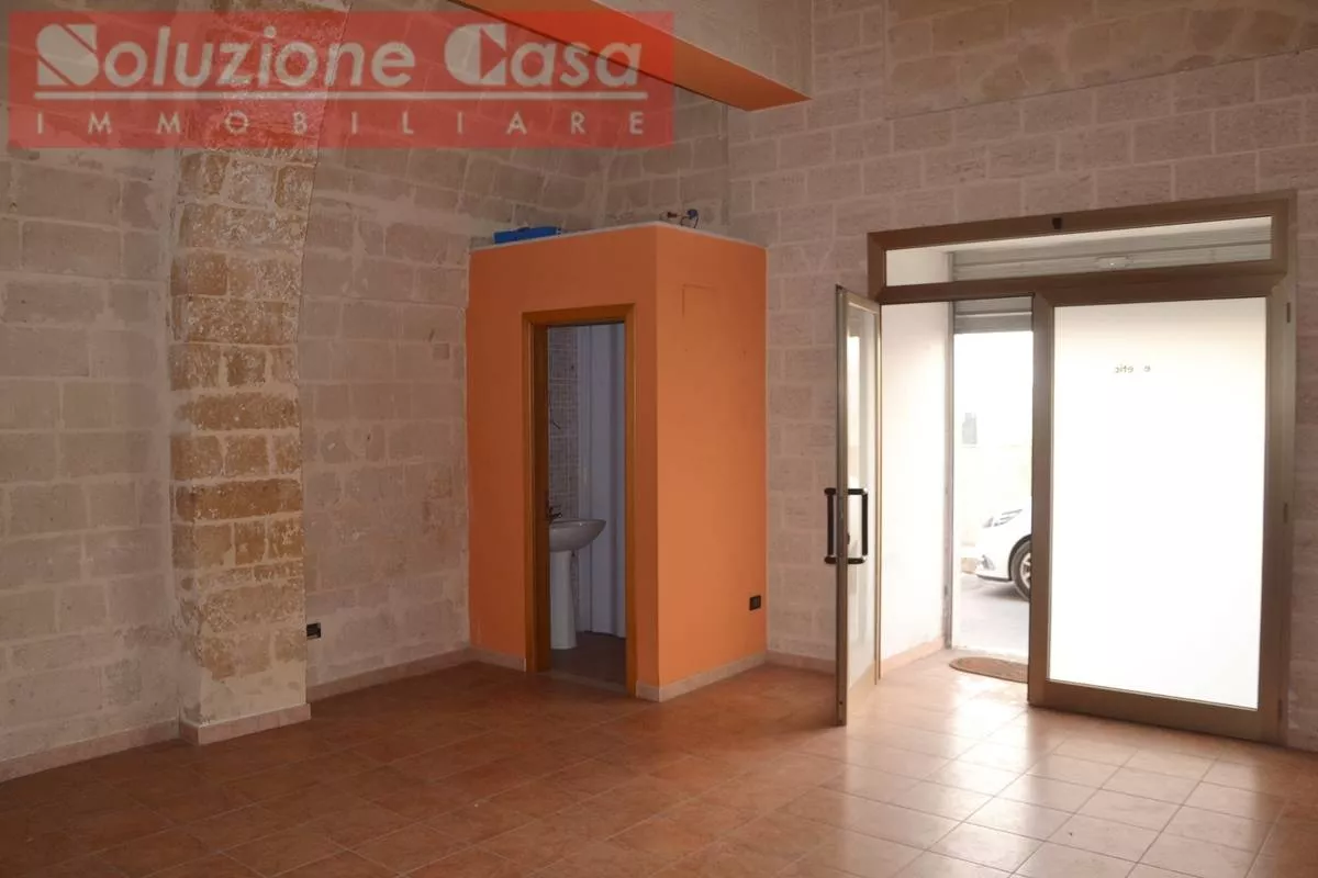 Immagine per Locale Commerciale in vednita a Canosa di Puglia via Andrea Doria