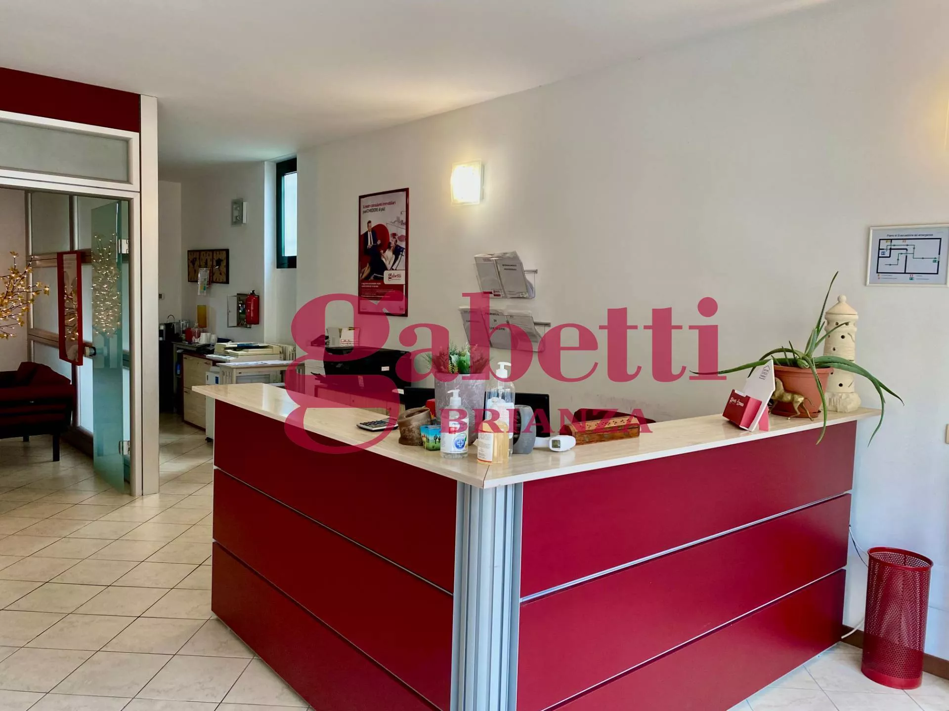 Immagine per Negozio in affitto a Usmate Velate via milano