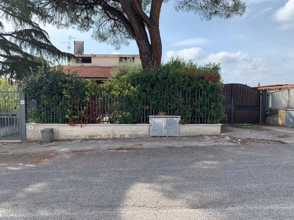 Immagine per Villa trifamiliare in vendita a Roma via Sannicandro Di Bari 6