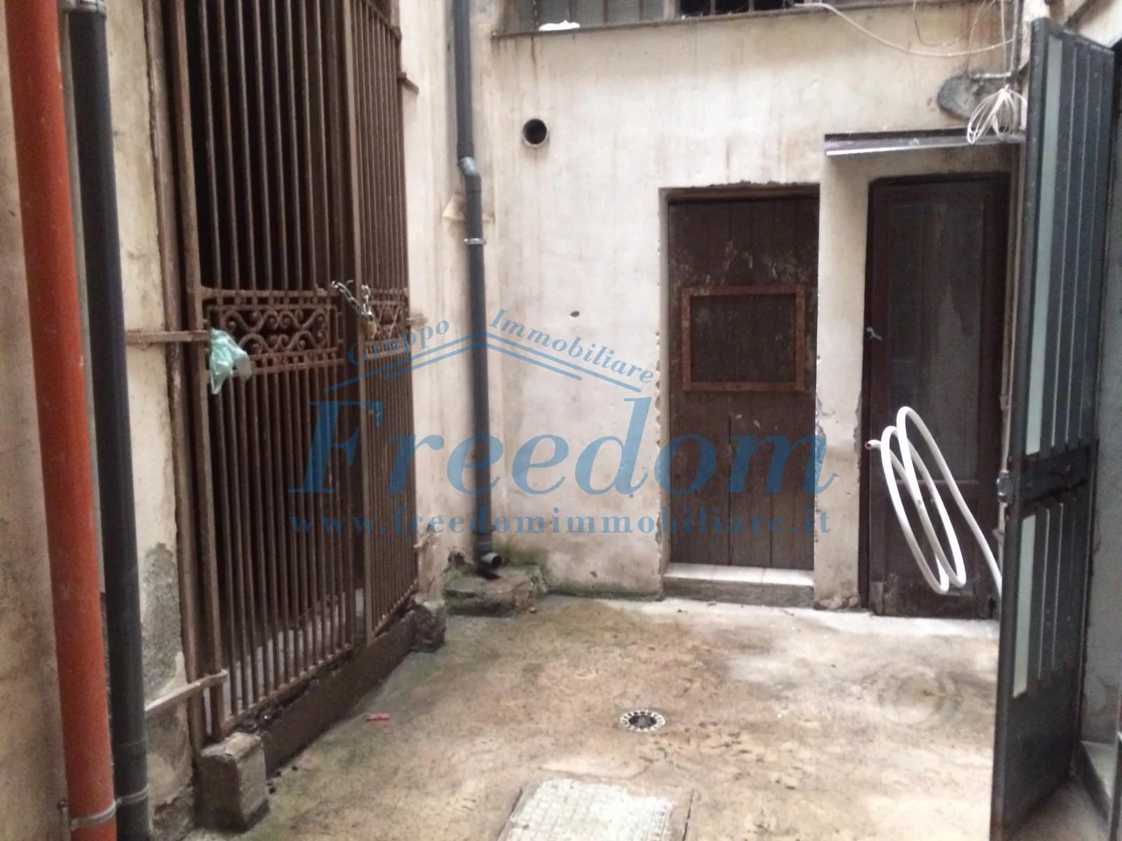 Immagine per Garage Triplo in vendita a Catania via Giovanni Gentile 21