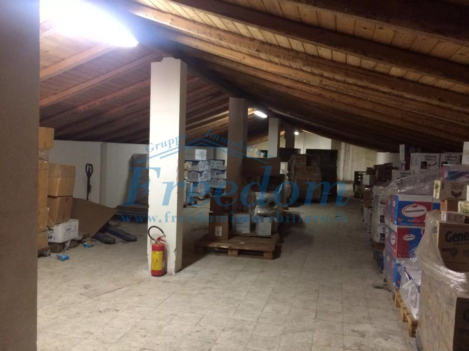 Immagine per Magazzino in affitto a Catania via Del Faro 14
