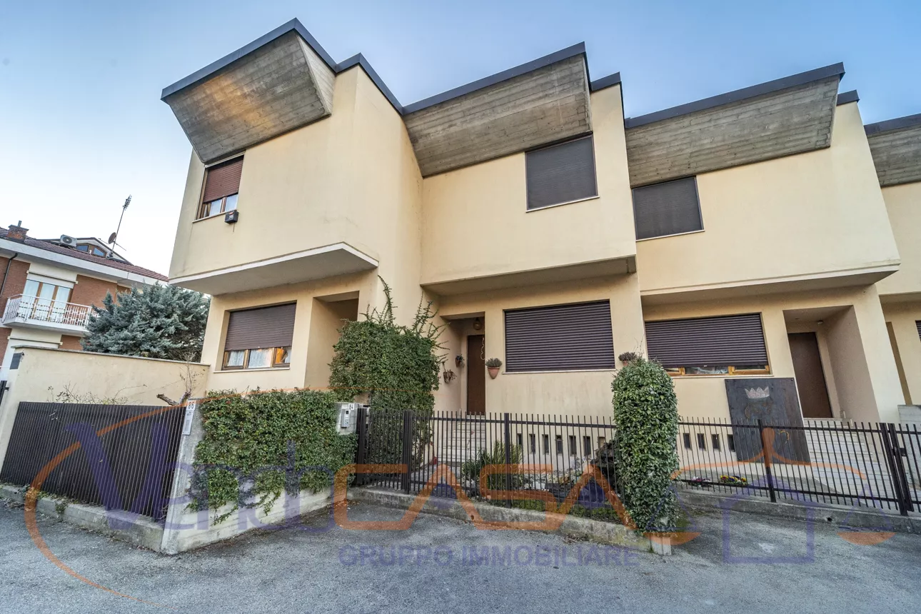Immagine per Villetta a schiera in vendita a Alba strada Strada Rorine 86