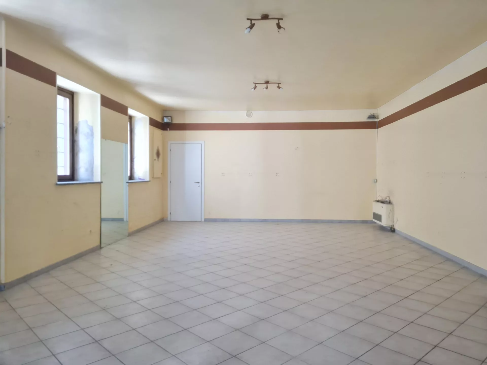 Immagine per Locale Commerciale in vendita a Carmagnola via Lomellini 12