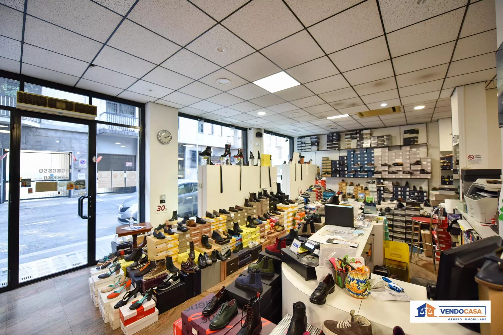 Immagine per Locale Commerciale in vendita a Torino via Canova 17