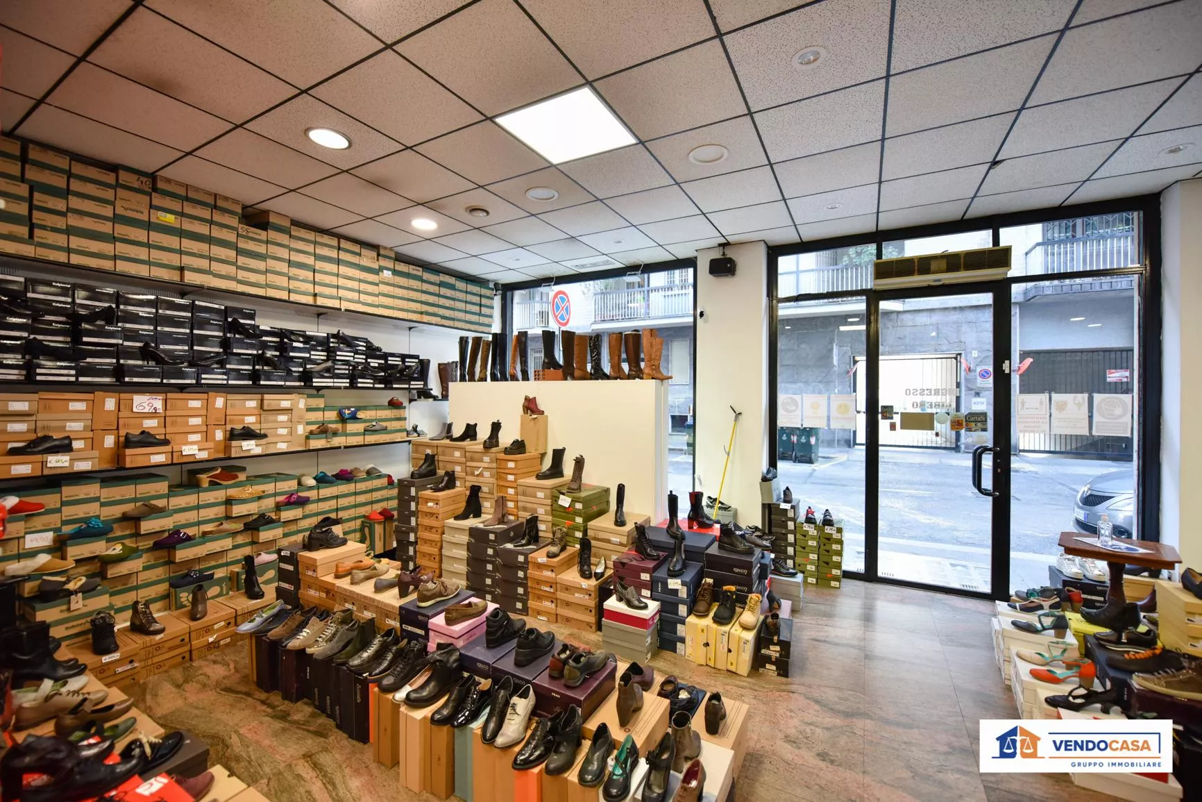 Immagine per Locale Commerciale in vendita a Torino via Canova 17