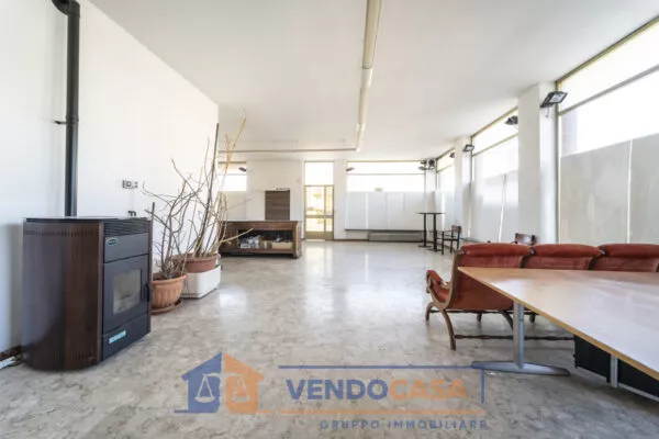 Locale Commerciale via Martiri, Beinette