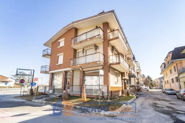 Locale Commerciale via Martiri, Beinette