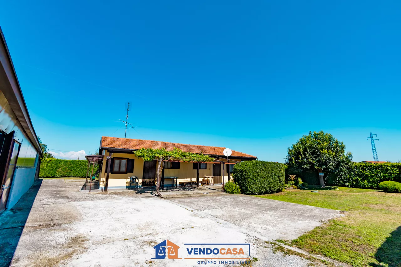 Immagine per Casa Indipendente in vendita a Fossano via Cuneo 385