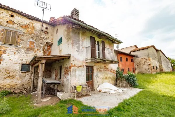 Casa Indipendente via Molini, Trinita