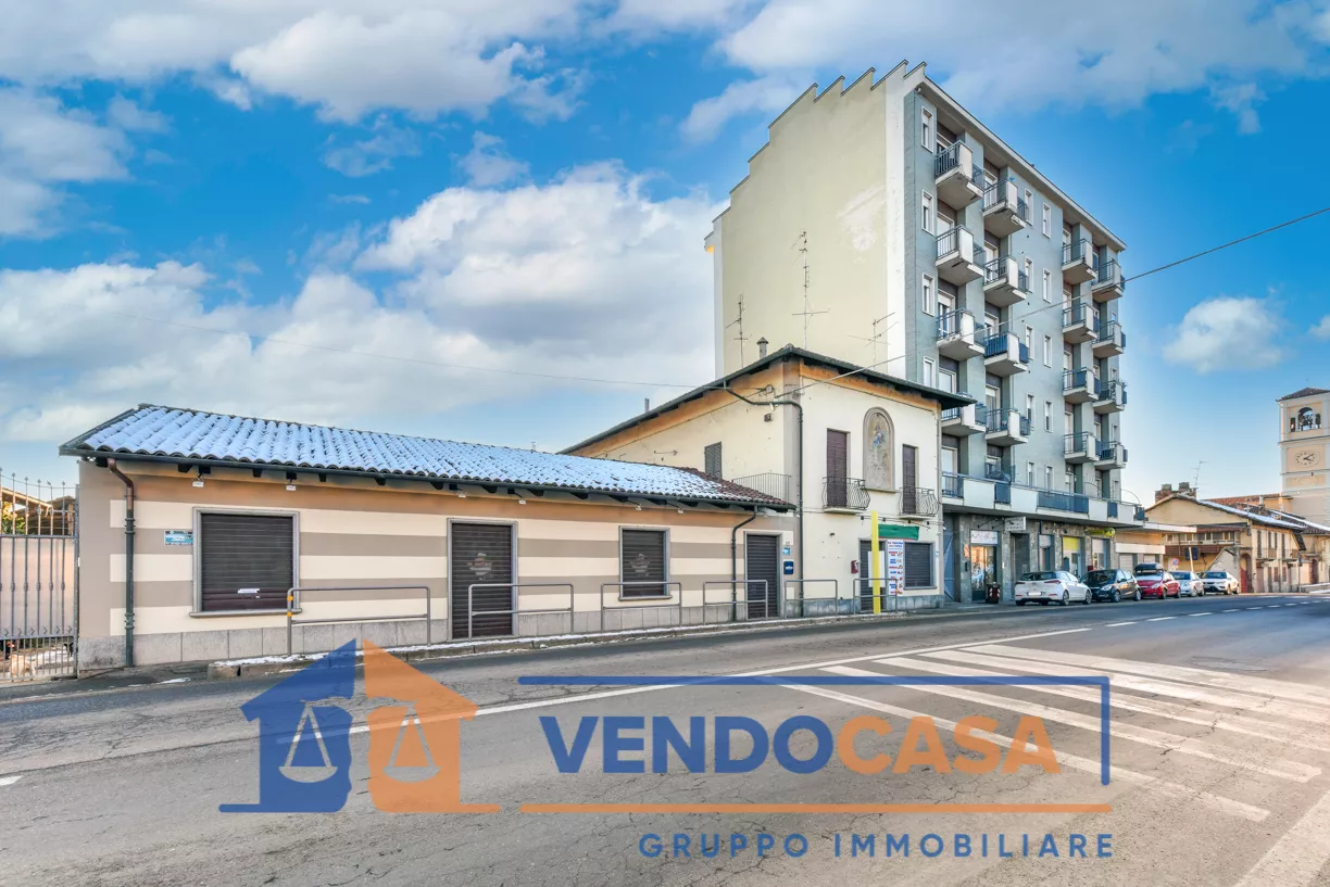Immagine per Locale Commerciale in vendita a Carmagnola via Torino 167