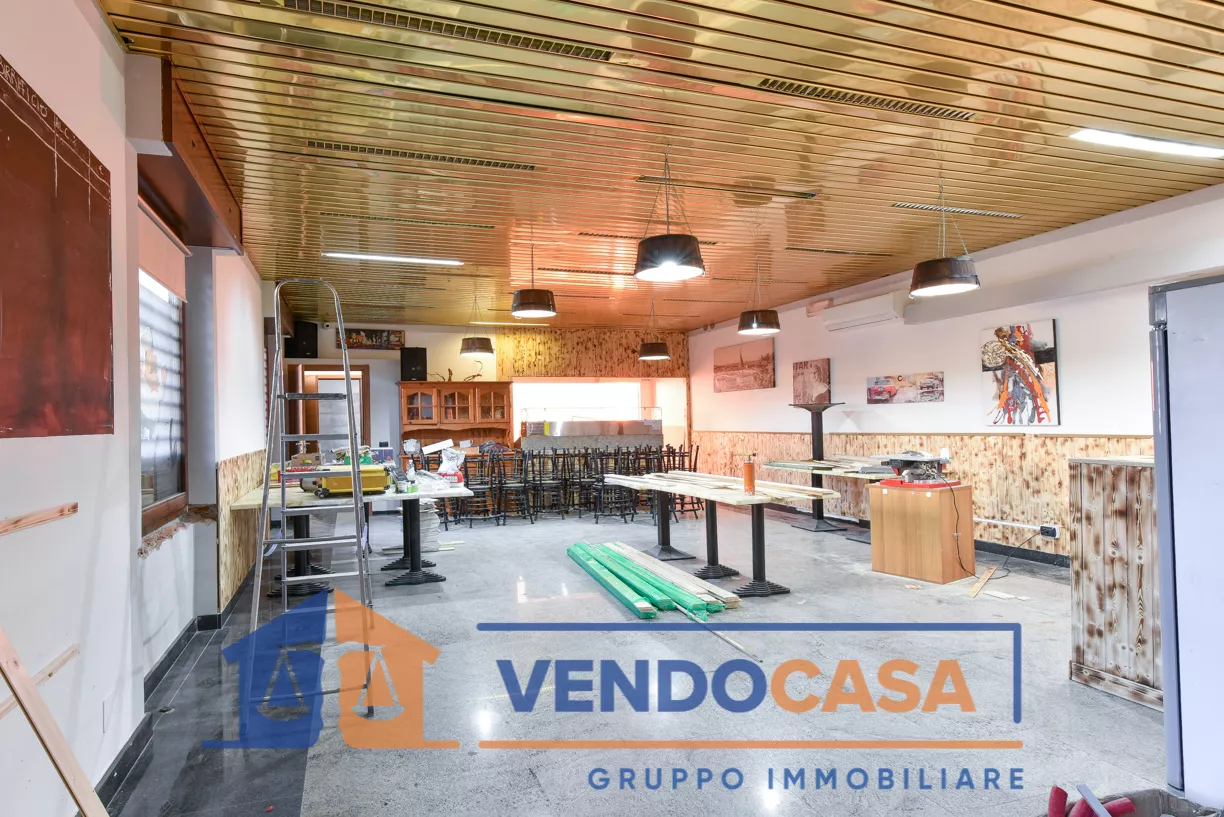 Immagine per Locale Commerciale in vendita a Carmagnola via Torino 167