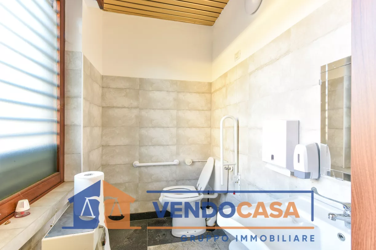 Immagine per Locale Commerciale in vendita a Carmagnola via Torino 167