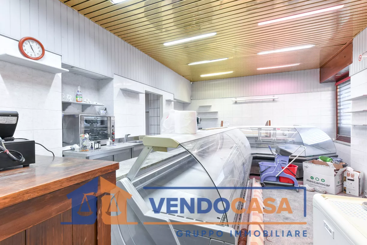 Immagine per Locale Commerciale in vendita a Carmagnola via Torino 167