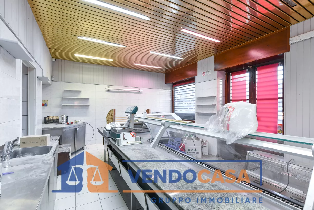 Immagine per Locale Commerciale in vendita a Carmagnola via Torino 167