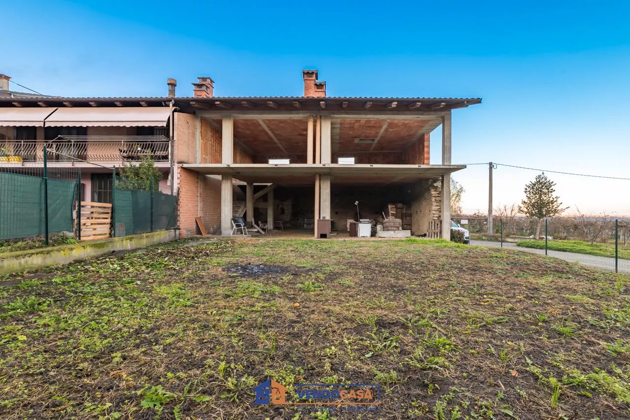 Immagine per Casa Indipendente in vendita a Envie via Baroero 9