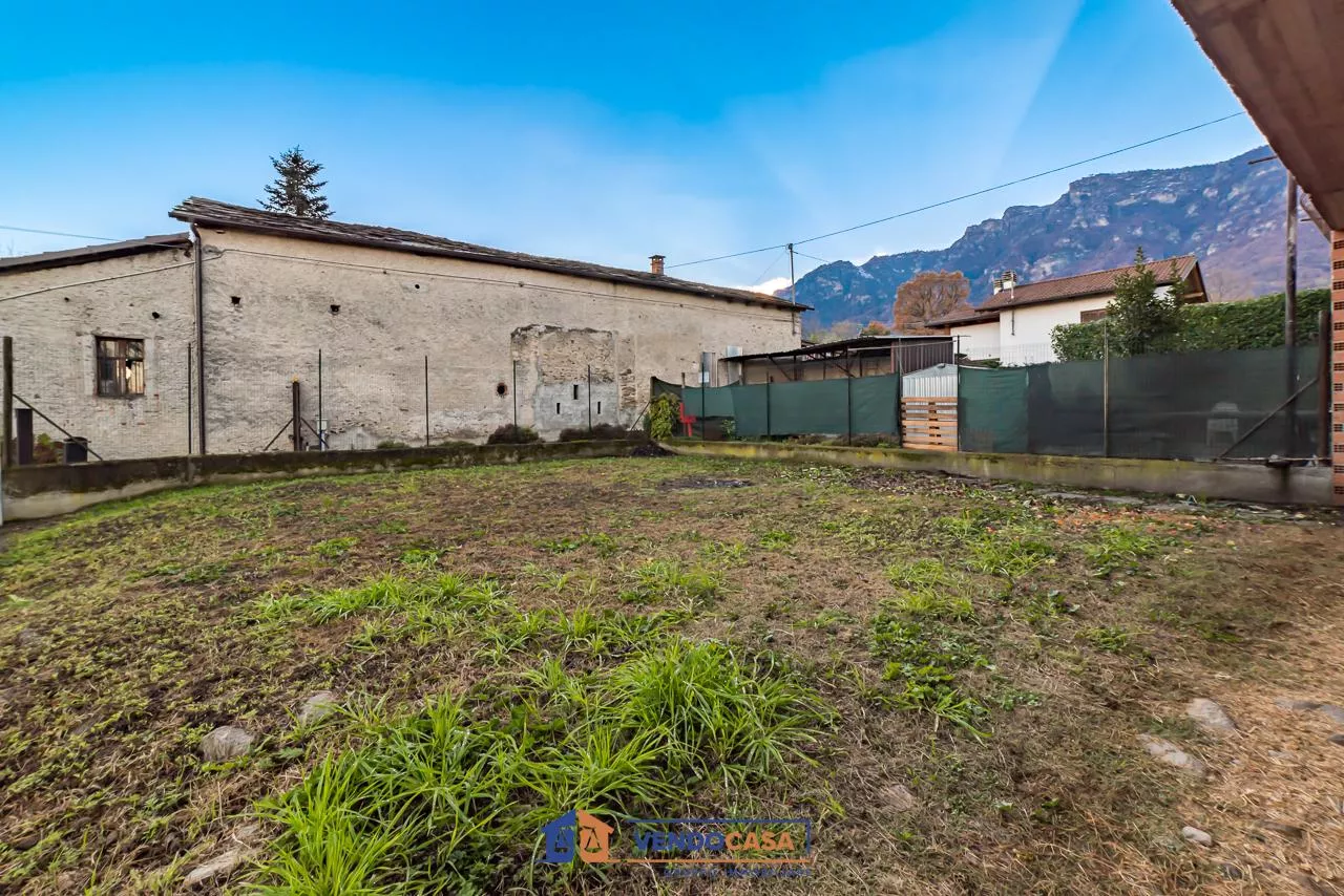 Immagine per Casa Indipendente in vendita a Envie via Baroero 9