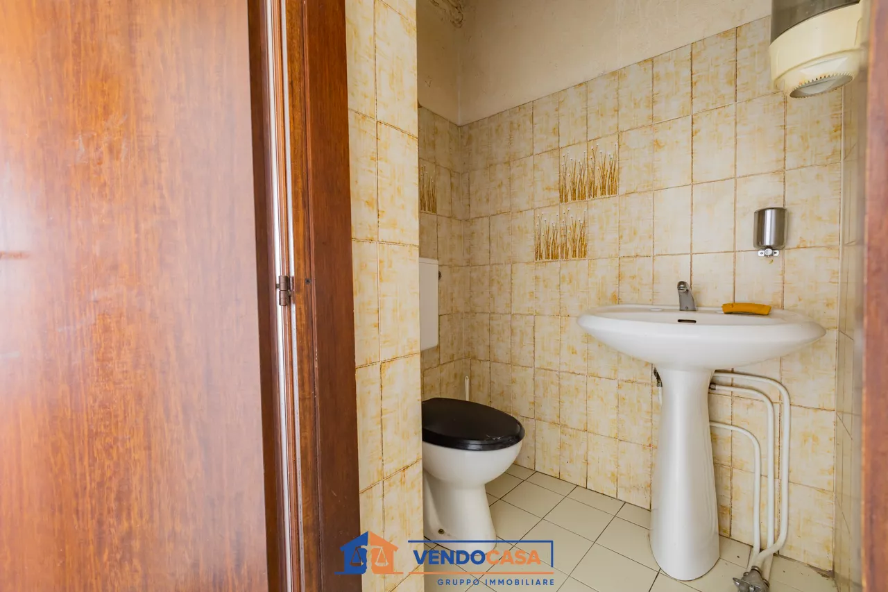 Immagine per Locale Commerciale in vendita a Sant'Albano Stura viale Vallauri 22