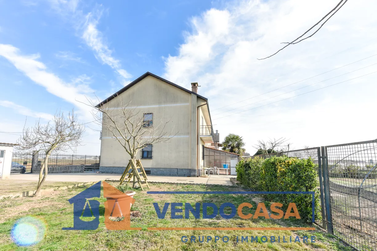 Immagine per Casa Indipendente in vendita a Carmagnola via Pochettino 9