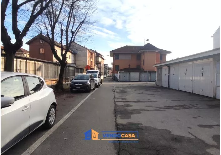 Immagine per Box - Posto auto in vendita a Carmagnola via Alfieri 49