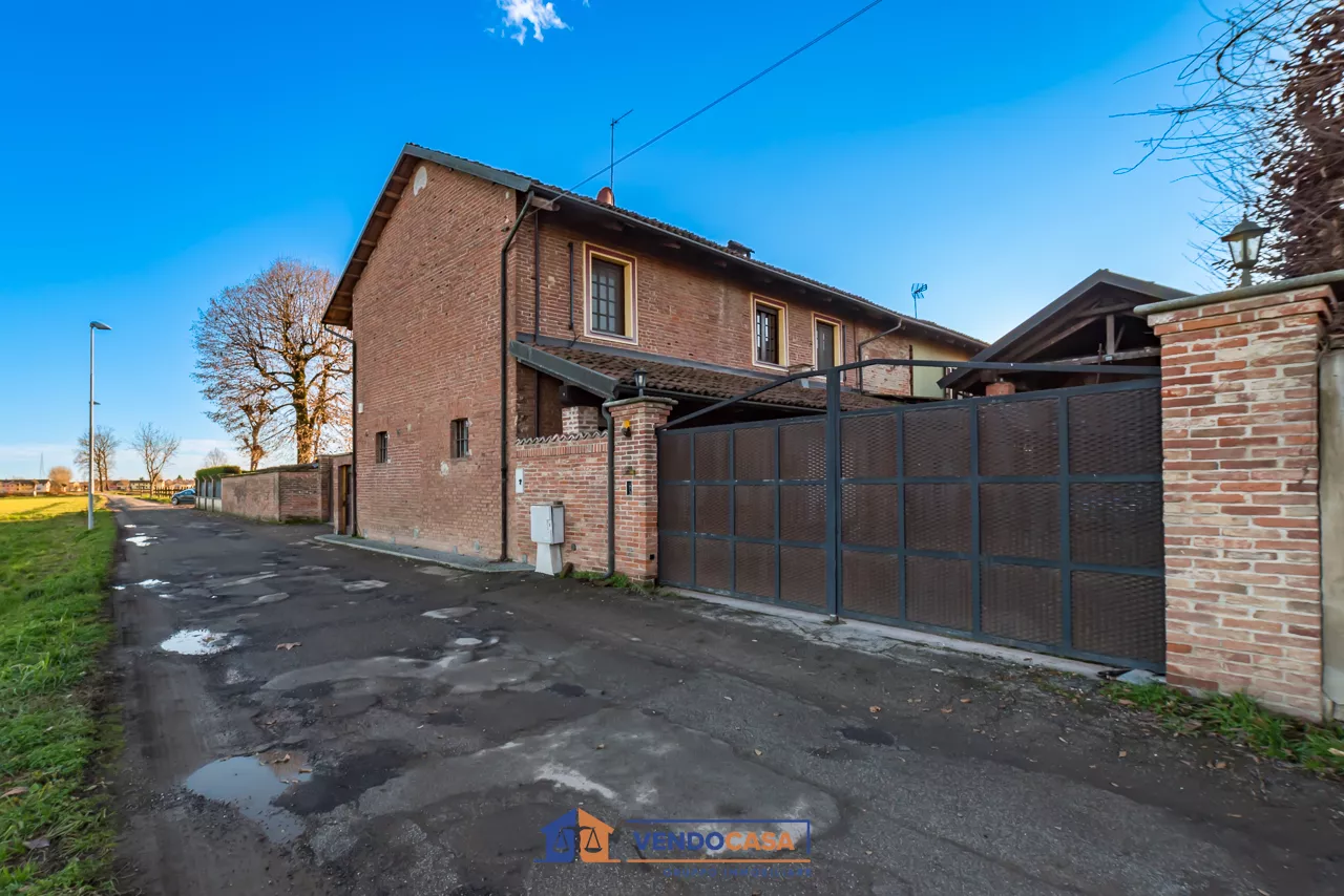 Immagine per Casa Indipendente in vendita a Carmagnola via Tosi 15