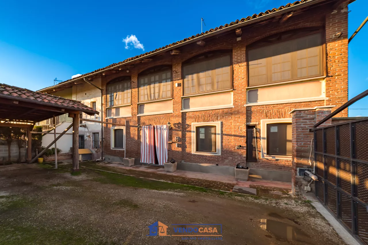 Immagine per Casa Indipendente in vendita a Carmagnola via Tosi 15