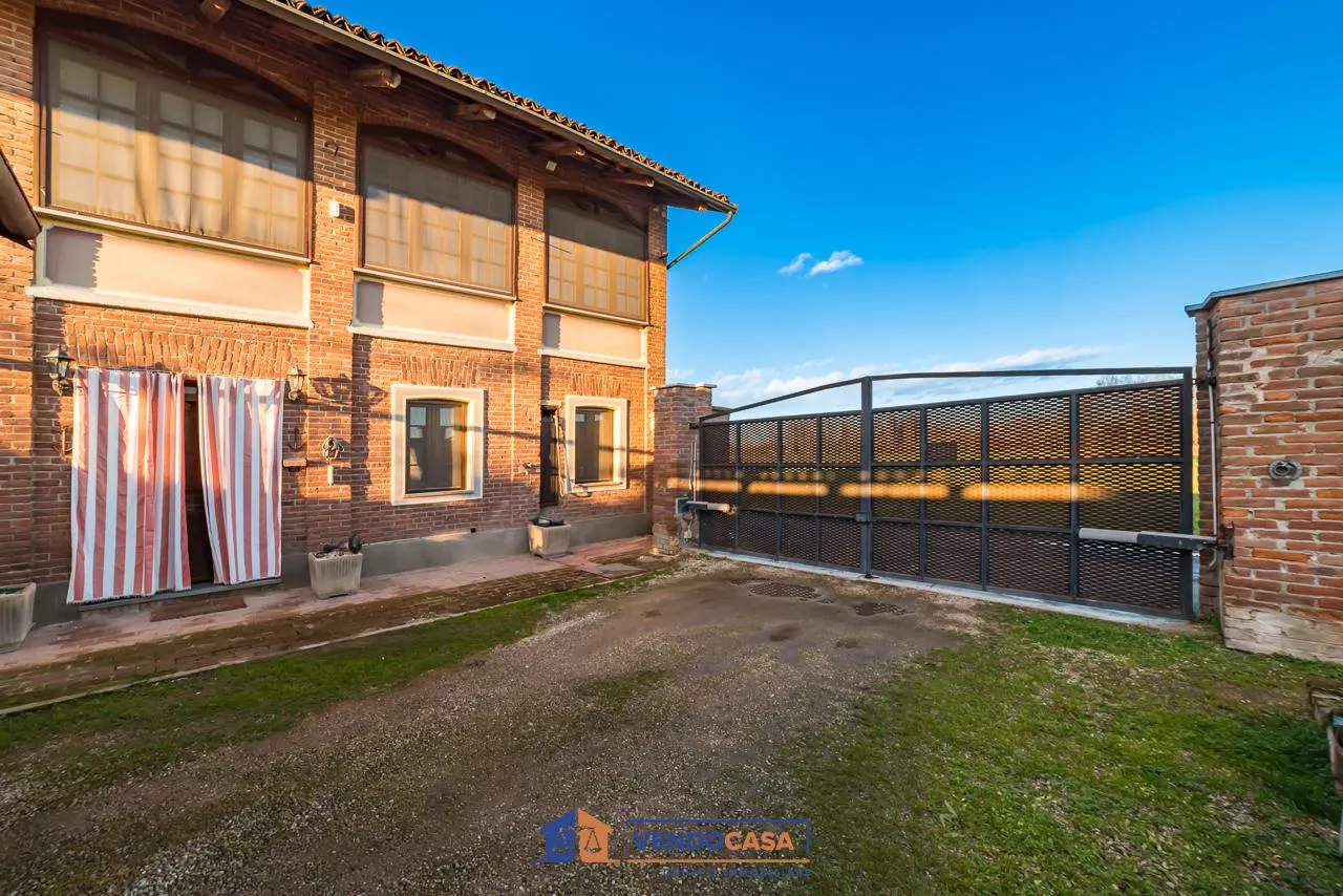 Immagine per Casa Indipendente in vendita a Carmagnola via Tosi 15