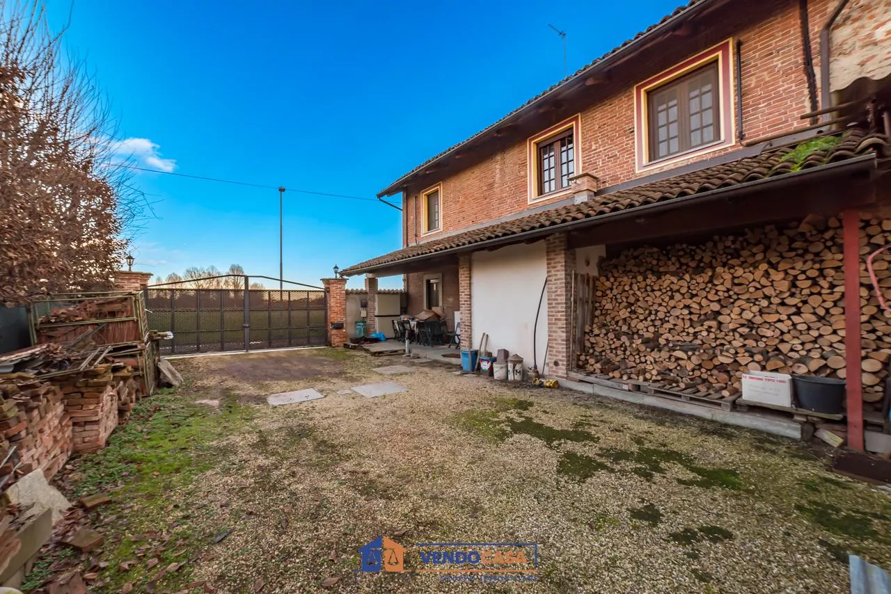 Immagine per Casa Indipendente in vendita a Carmagnola via Tosi 15