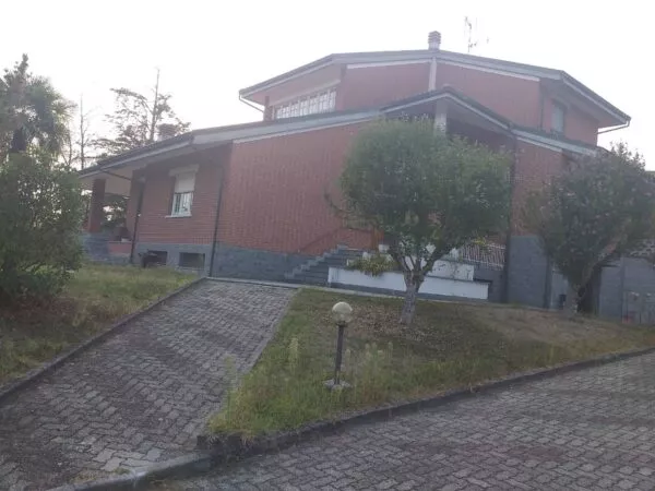 Villa via Pozzo, Odalengo Grande
