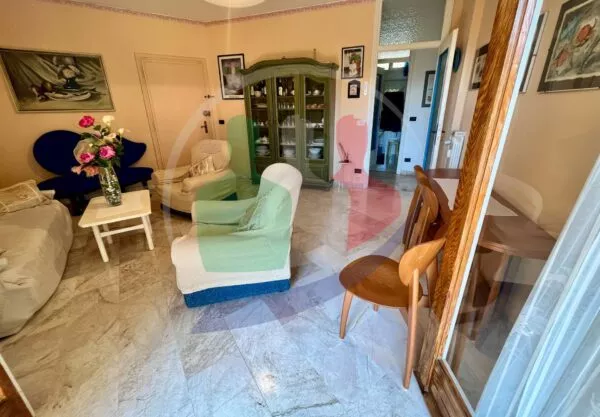 Appartamento via Regina Margherita, Ospedaletti