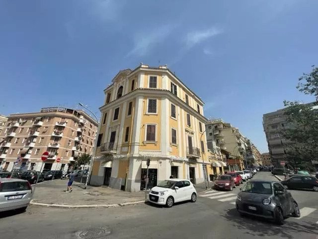 Immagine per Locale Commerciale in affitto a Roma Via Tommaso Da Celano