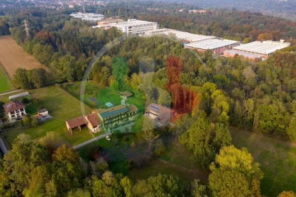 Villa Bifamiliare lungo, La Cassa