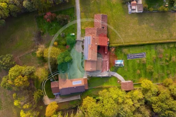 Villa Bifamiliare lungo, La Cassa