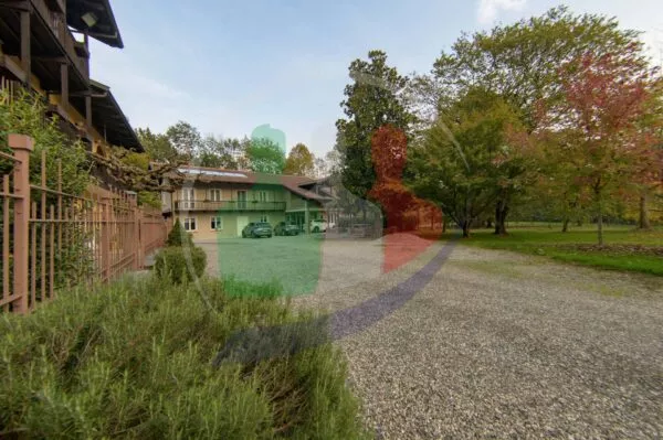 Villa Bifamiliare lungo, La Cassa